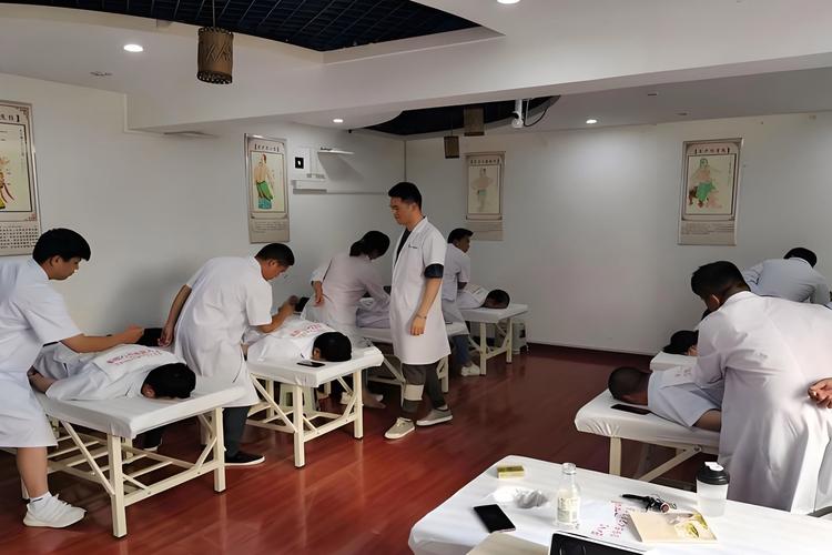 淄博针灸推拿培训学校