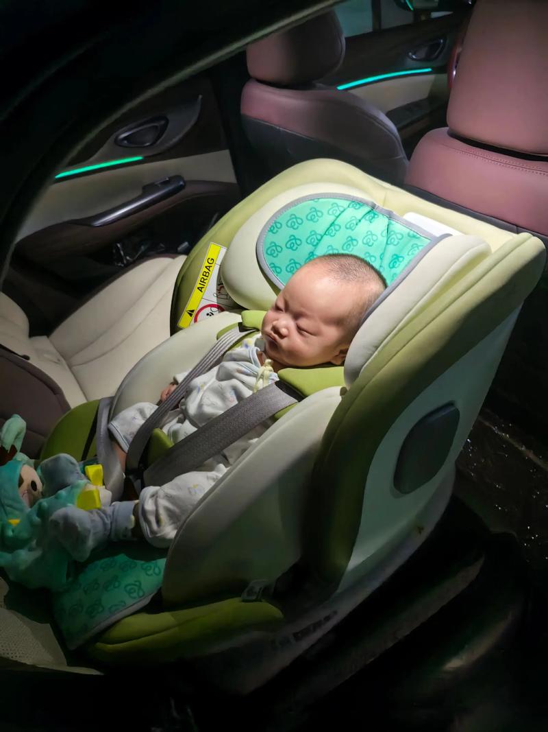 三个月宝宝能坐安全座椅吗