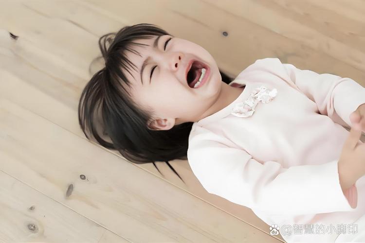 从小缺乏安全感的女孩子