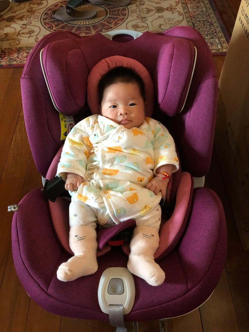 婴儿多久可以坐安全座椅