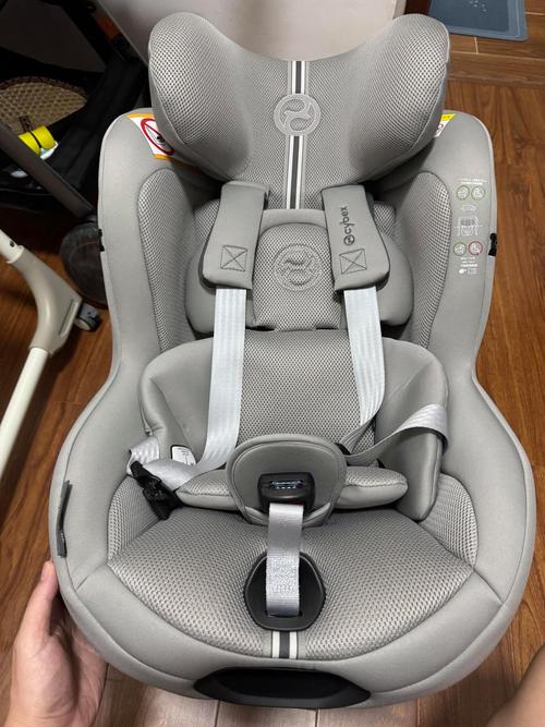 婴儿多大可以坐安全座椅