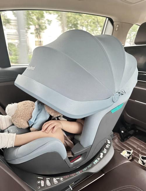 几个月宝宝坐安全座椅