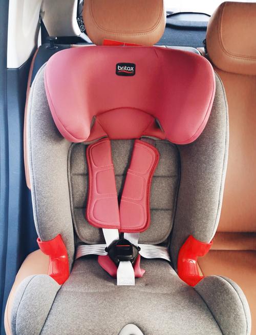 几个月宝宝坐安全座椅