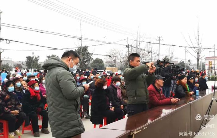 新华社报道:奔向新年的鼓声—甘肃榆中受灾群众搬入新家侧记