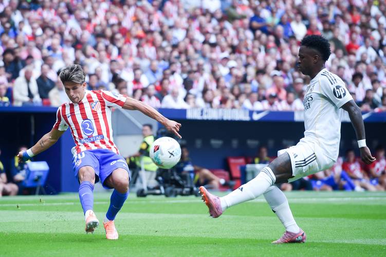 新华社报道:足球—西甲联赛：皇马进行公开训练