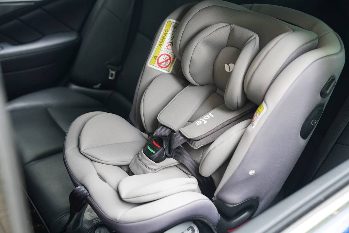 儿童座椅的安全带固定