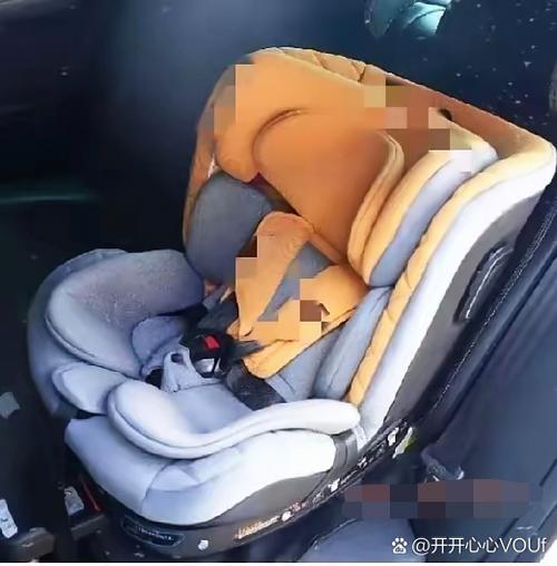 孩子一坐安全座椅就哭