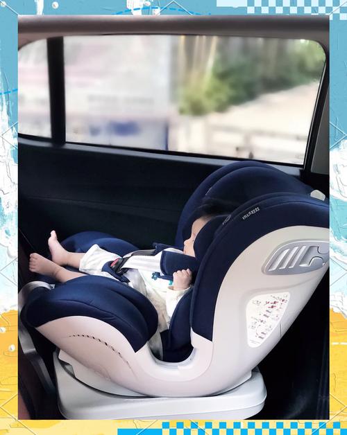 8月龄宝宝坐安全座椅