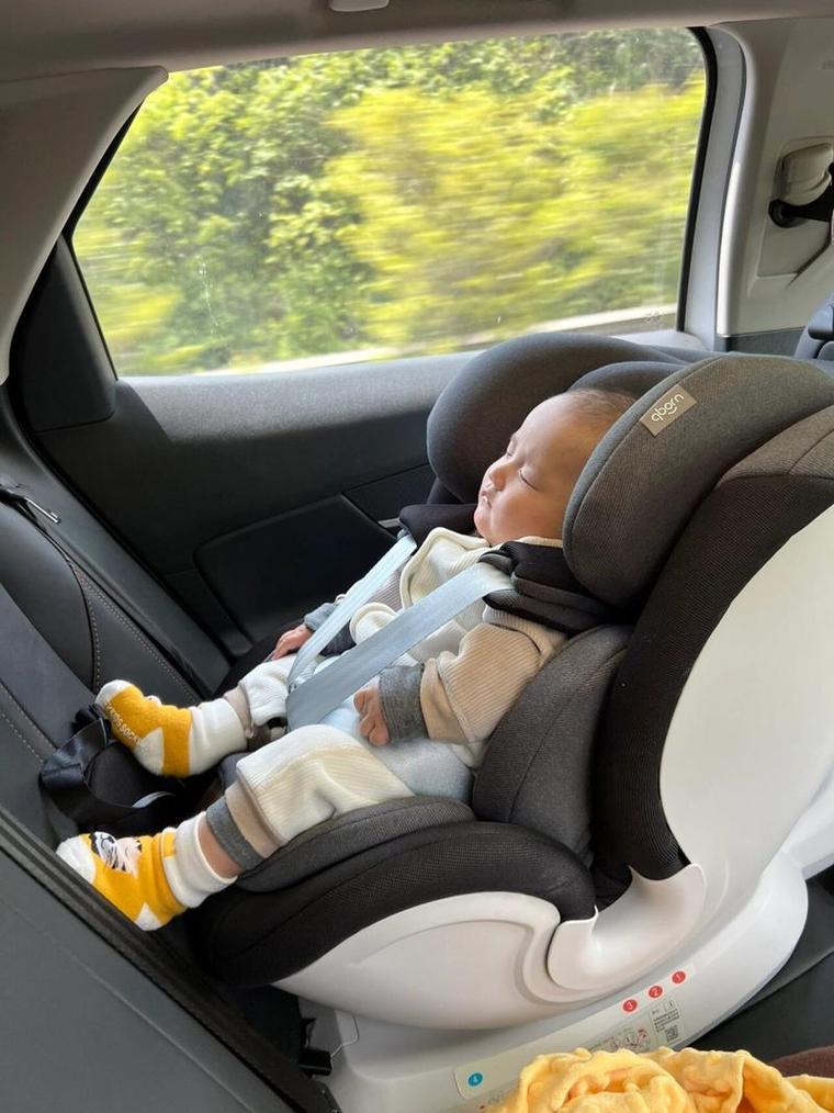 8月龄宝宝坐安全座椅