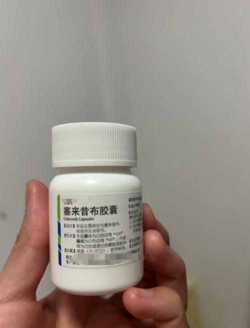 痛风吃氨糖美辛肠溶片