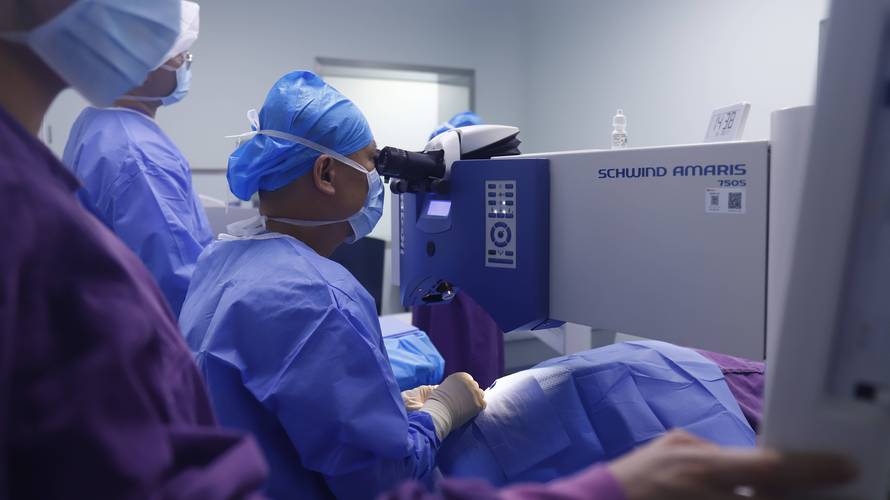 激光手术近视眼安全吗