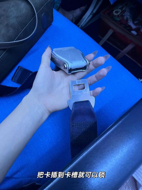 婴儿飞机安全带怎么系