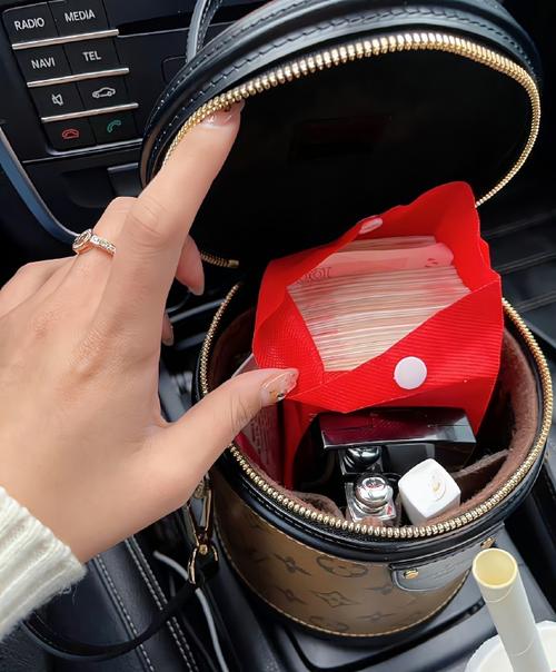 女人得安全感钱包有钱