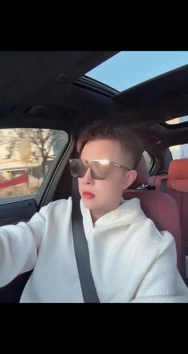 晚上开车戴墨镜安全吗