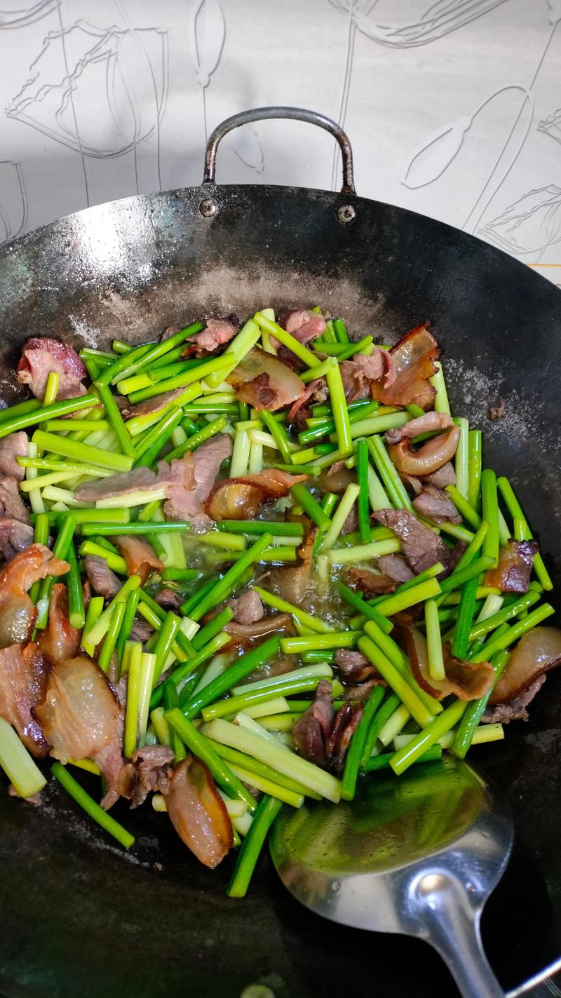 痛风能吃蒜薹炒肉吗