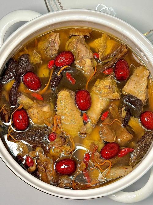 痛风可以吃清炖鸡吗