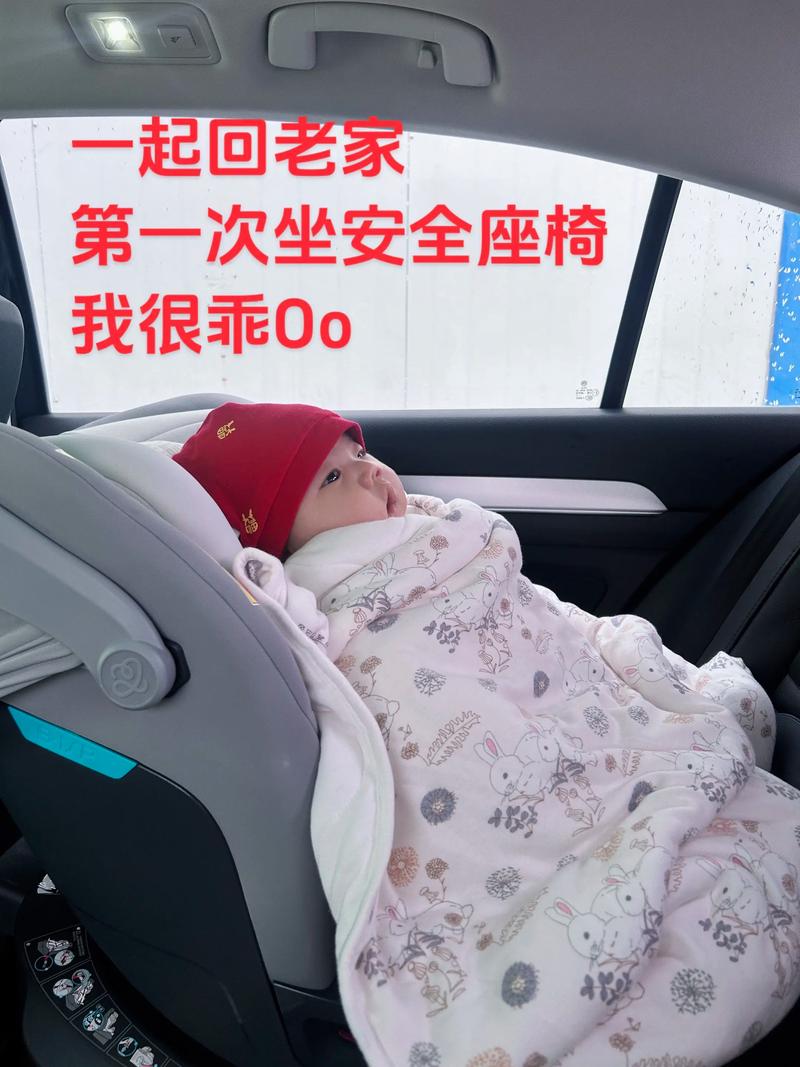 宝宝坐安全座椅头下垂
