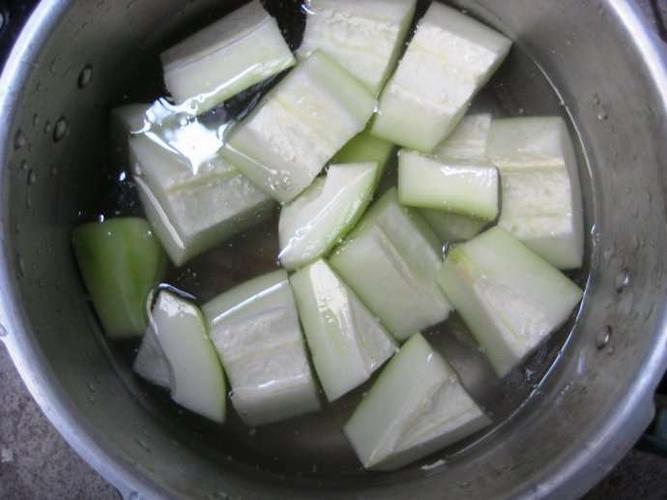 青木瓜泡茶治疗痛风