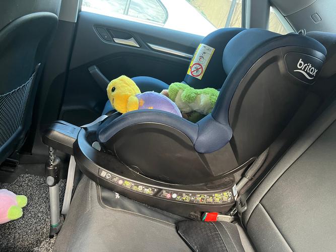 宝宝安全椅装哪个位置